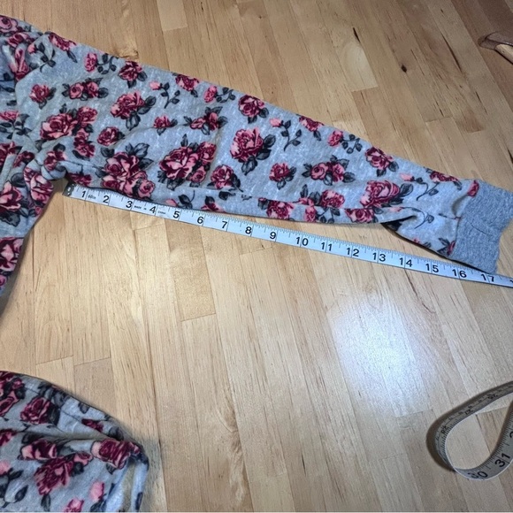 Rene Rofe Long Sleeve Flowered Pajama Set - Picture 7 of 9